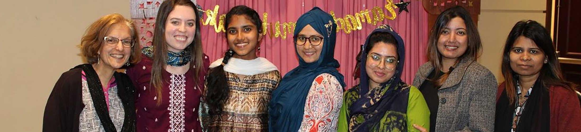 学生 in Indian garb at event.